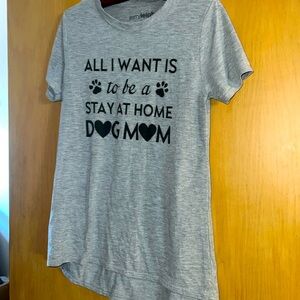 “All I want is to be a stay at home d🖤g m🖤m” T-shirt Size Medium